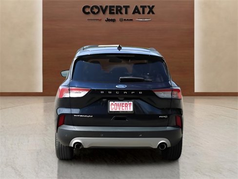 Used 2021 Ford Escape Titanium image 4