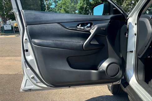Used 2017 Nissan Rogue SL w/ SL Premium Package image 23