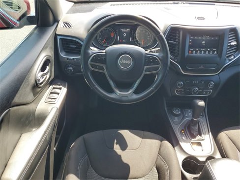 Used 2019 Jeep Cherokee Latitude w/ Cold Weather Group image 16