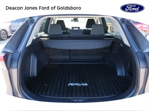 Used 2021 Toyota RAV4 XLE image 12