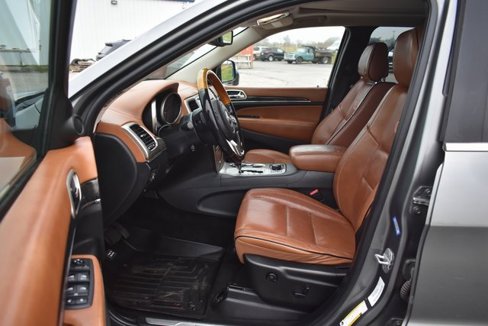 Used 2012 Jeep Grand Cherokee Overland Summit image 9