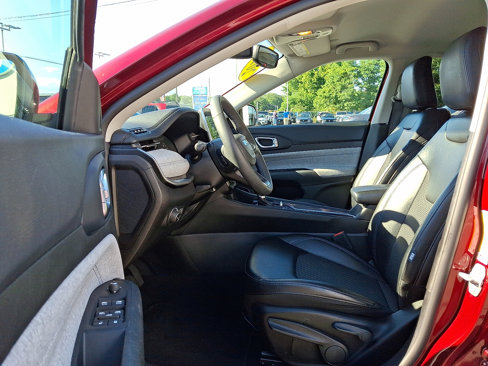 Used 2022 Jeep Compass Latitude image 14