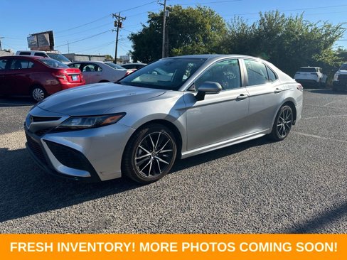 Used 2024 Toyota Camry SE image 3