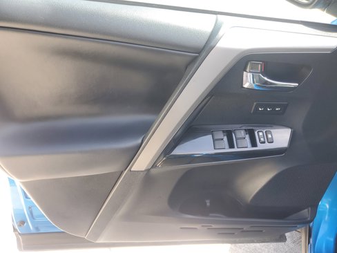 Used 2018 Toyota RAV4 Limited image 21