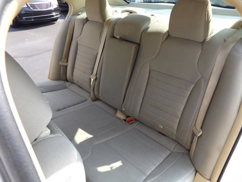 Used 2013 Ford Taurus SE image 14