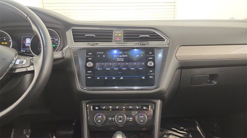 Used 2020 Volkswagen Tiguan SE w/ Panoramic Sunroof Package image 13