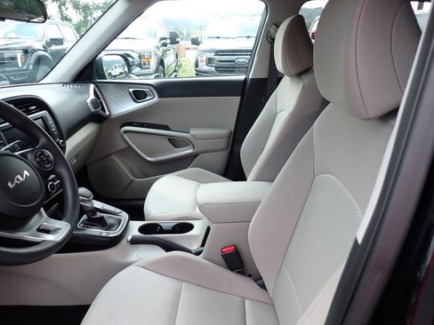 Used 2022 Kia Soul LX image 15