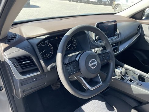 Used 2023 Nissan Rogue SV image 11