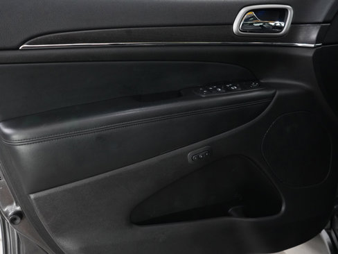 Used 2018 Jeep Grand Cherokee Limited w/ Luxury Group II image 18