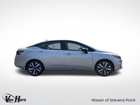 Used 2020 Nissan Versa SR image 2
