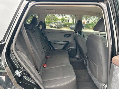 Used 2023 Nissan Rogue S image 36