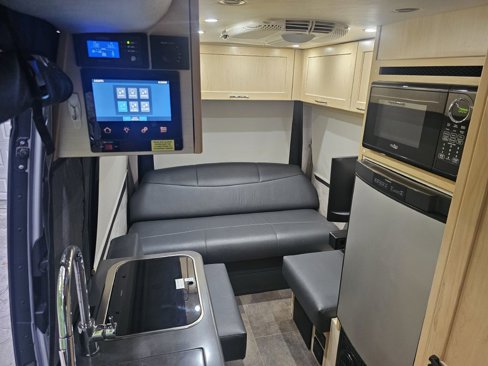 Used 2019 Mercedes-Benz Sprinter 2500 image 18