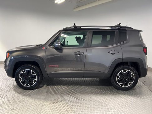 Used 2017 Jeep Renegade Trailhawk image 2