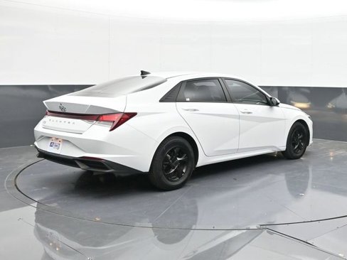 Used 2022 Hyundai Elantra SE image 14