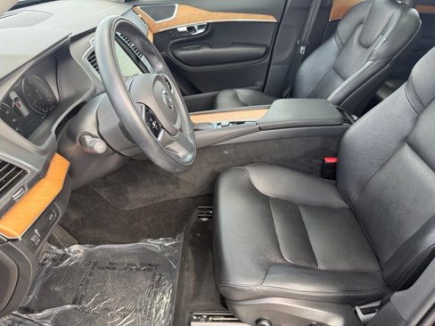 Certified 2021 Volvo XC90 T6 Momentum w/ Climate Package image 10