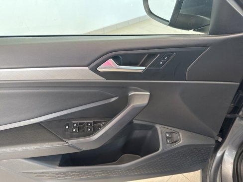 Used 2023 Volkswagen Jetta SE w/ Panoramic Sunroof Package image 20