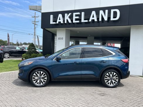 Used 2020 Ford Escape Titanium image 3