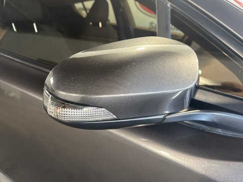 Used 2022 Toyota C-HR XLE image 9