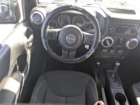Used 2015 Jeep Wrangler Unlimited Sahara image 16