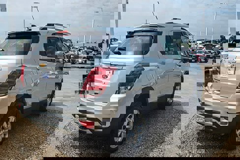 Used 2022 Chevrolet Trax LT w/ LT Convenience Package image 4