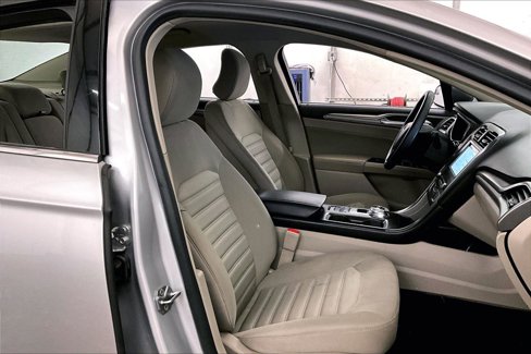 Used 2017 Ford Fusion SE w/ Fusion SE Technology Package image 8