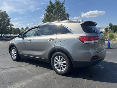 Used 2018 Kia Sorento LX image 8