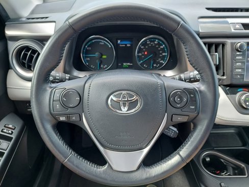 Used 2016 Toyota RAV4 XLE image 25
