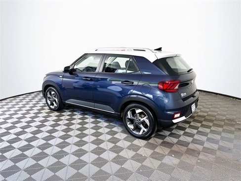 Used 2022 Hyundai Venue Limited image 6