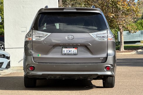 Used 2019 Toyota Sienna SE image 9