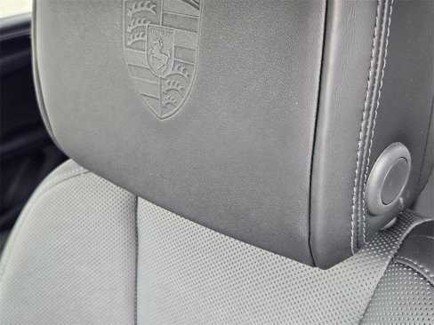 Certified 2024 Porsche Macan Turbo image 18