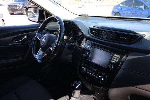 Used 2018 Nissan Rogue SV image 20
