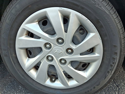 Used 2018 Hyundai Elantra SE image 9
