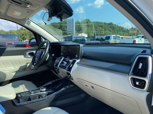 Used 2023 Kia Sorento SX Prestige w/ Panoramic Sunroof Package image 8