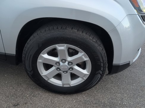 Used 2016 GMC Acadia SLE image 11
