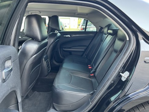 Used 2016 Chrysler 300 C image 18