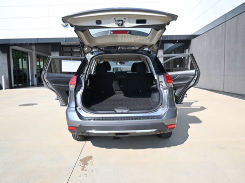 Used 2017 Nissan Rogue SV image 15