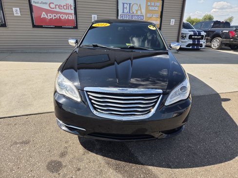 Used 2011 Chrysler 200 Limited image 2
