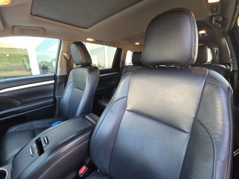 Used 2018 Toyota Highlander XLE image 11