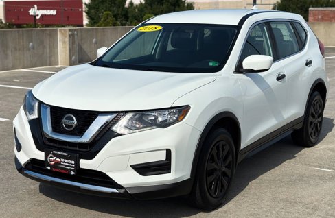 Used 2018 Nissan Rogue S image 2