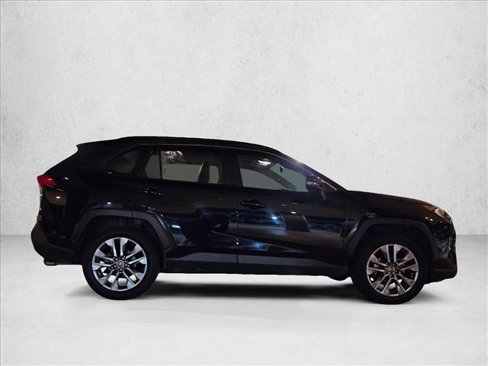 Used 2020 Toyota RAV4 XLE Premium image 4