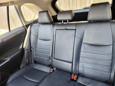 Used 2021 Toyota RAV4 XLE Premium image 17
