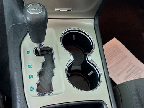 Used 2012 Jeep Grand Cherokee Laredo w/ Laredo E Group image 18