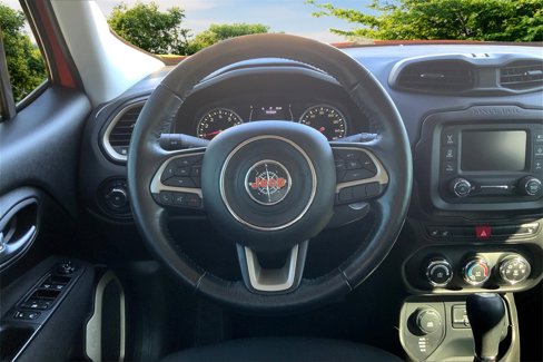 Used 2017 Jeep Renegade Latitude w/ Cold Weather Group image 8