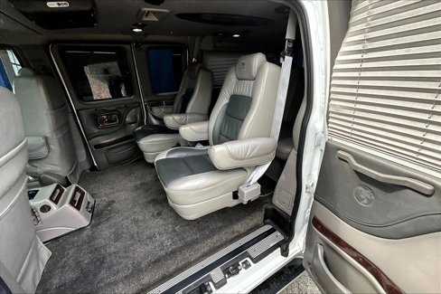 Used 2010 Chevrolet Express 1500 AWD w/ Preferred Equipment Group image 25