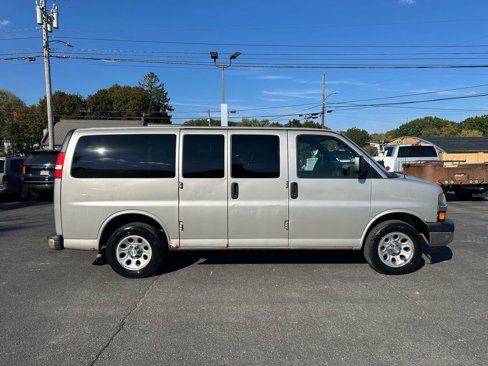 Used 2009 Chevrolet Express 1500 AWD Passenger w/ LT Preferred Equipment Group image 2