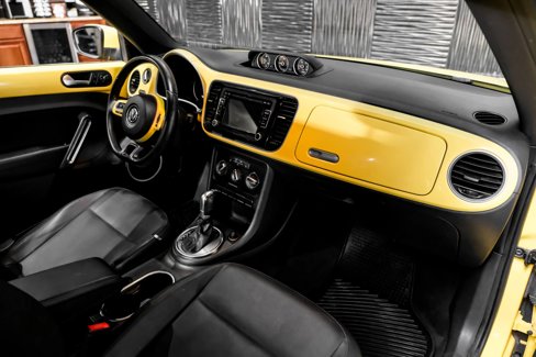 Used 2014 Volkswagen Beetle TDI image 18