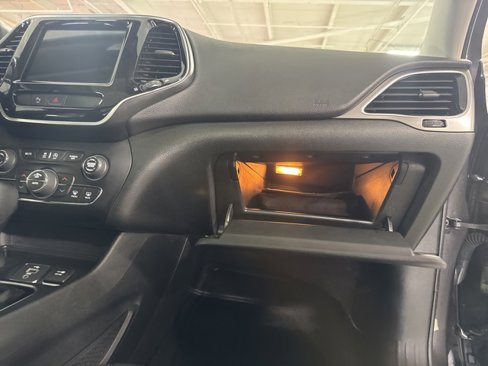 Used 2019 Jeep Cherokee Limited image 49