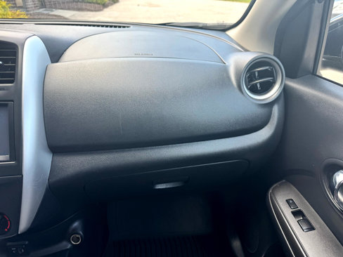 Used 2019 Nissan Versa SV image 17