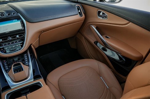 Used 2023 Aston Martin DBX image 37