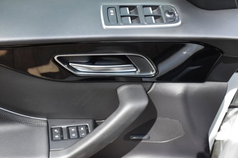Used 2018 Jaguar F-PACE Premium image 29